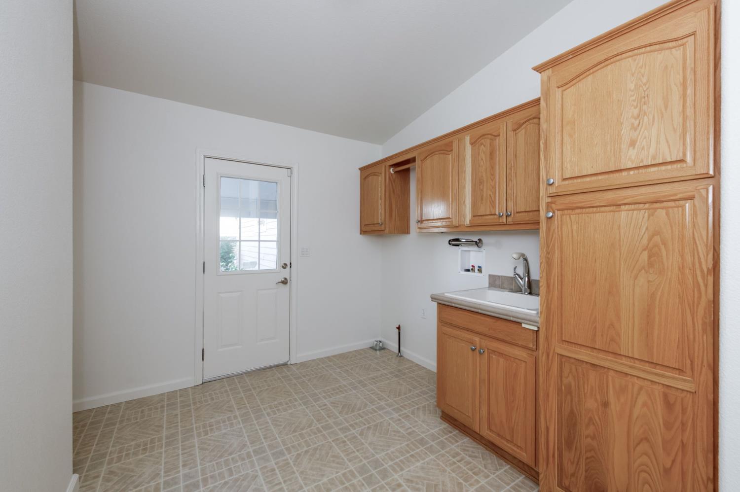 8646 Cairo Avenue Laton, CA 93242 - Photo 25 of 38 a kitchen with cabinets appliances and a window