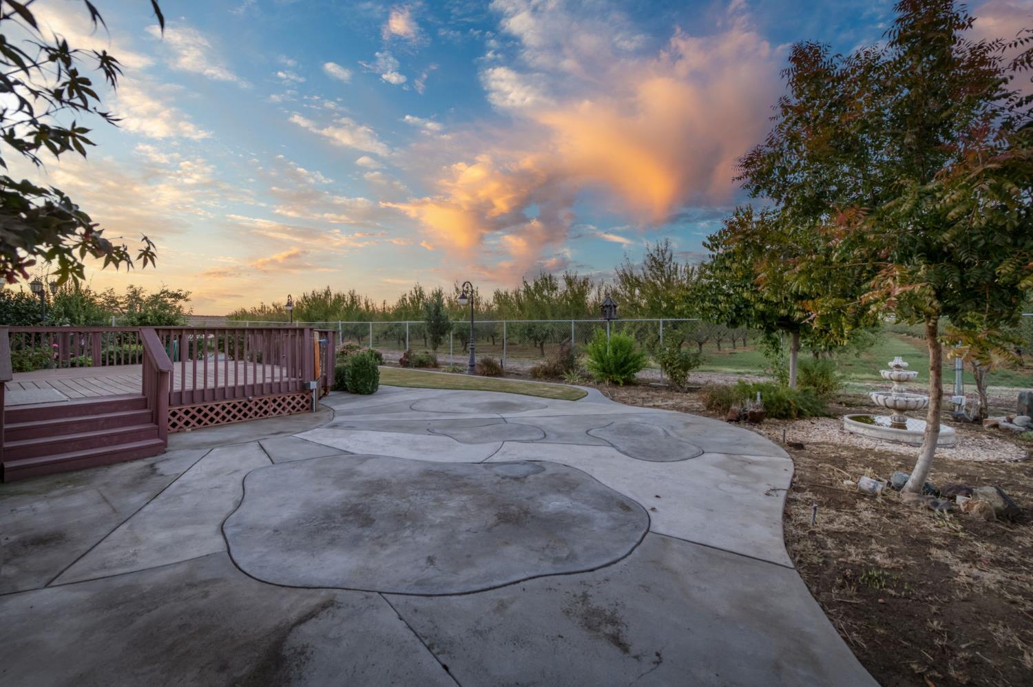 8646 Cairo Avenue Laton, CA 93242 - Photo 30 of 38 a view of a entertaining space