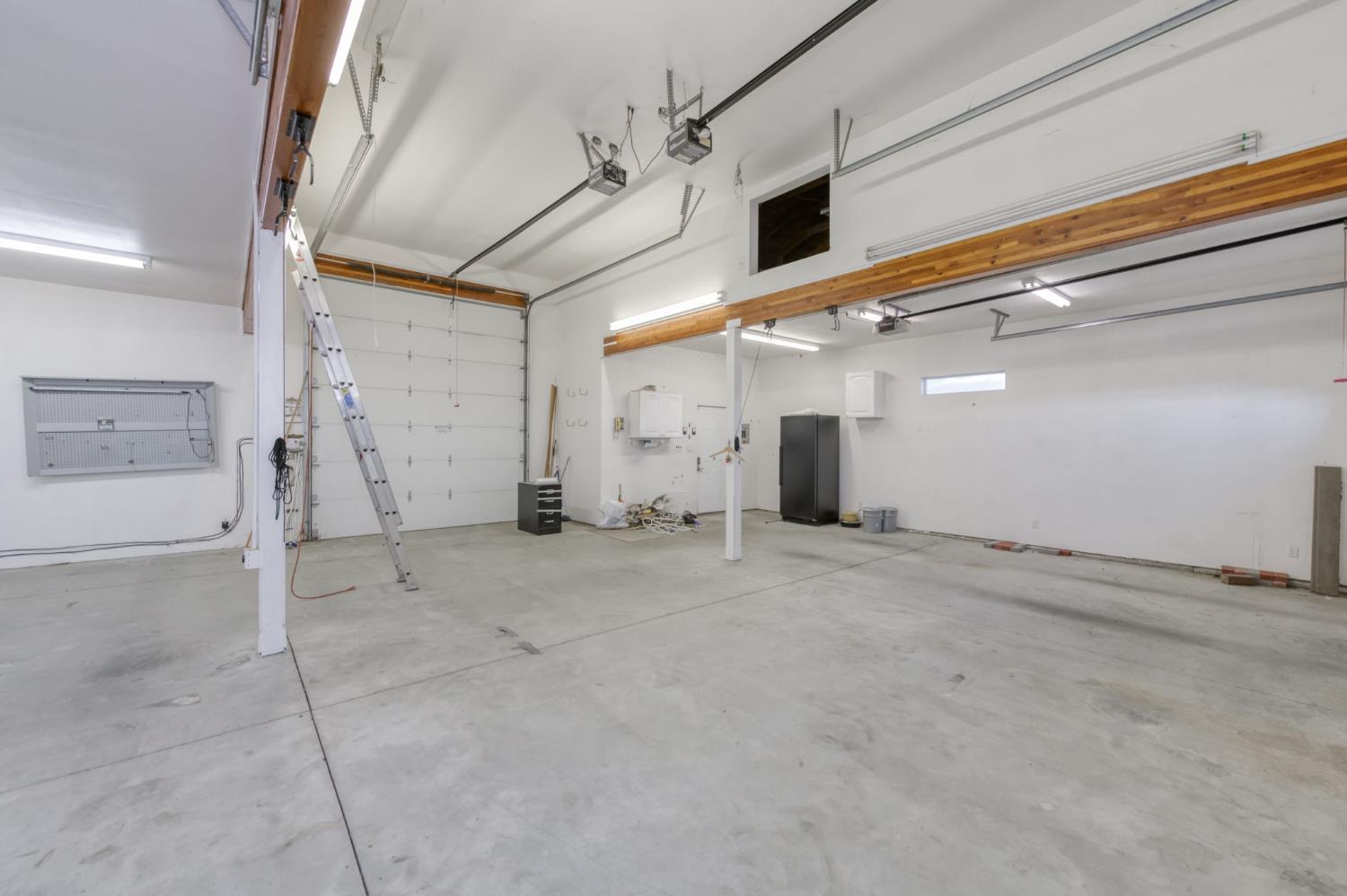 8646 Cairo Avenue Laton, CA 93242 - Photo 32 of 38 a view of a garage