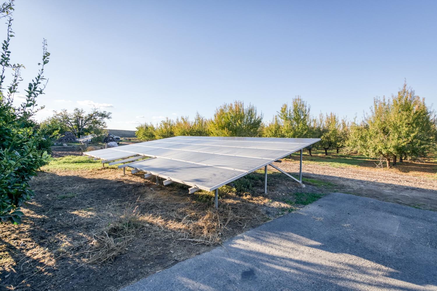 8646 Cairo Avenue Laton, CA 93242 - Photo 33 of 38 a view of outdoor space and yard
