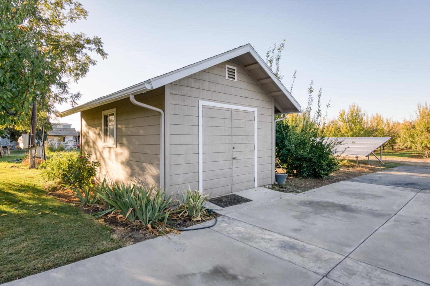 8646 Cairo Avenue Laton, CA 93242 - Photo 34 of 38 a view of a house with a yard and plants