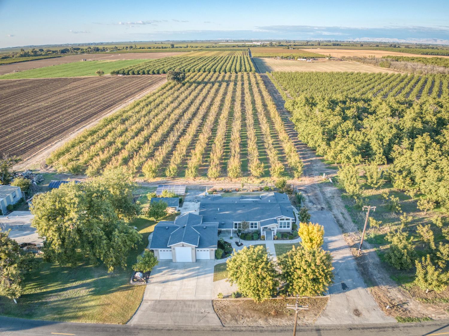 8646 Cairo Avenue Laton, CA 93242 - Photo 38 of 38 a view of a city from a terrace