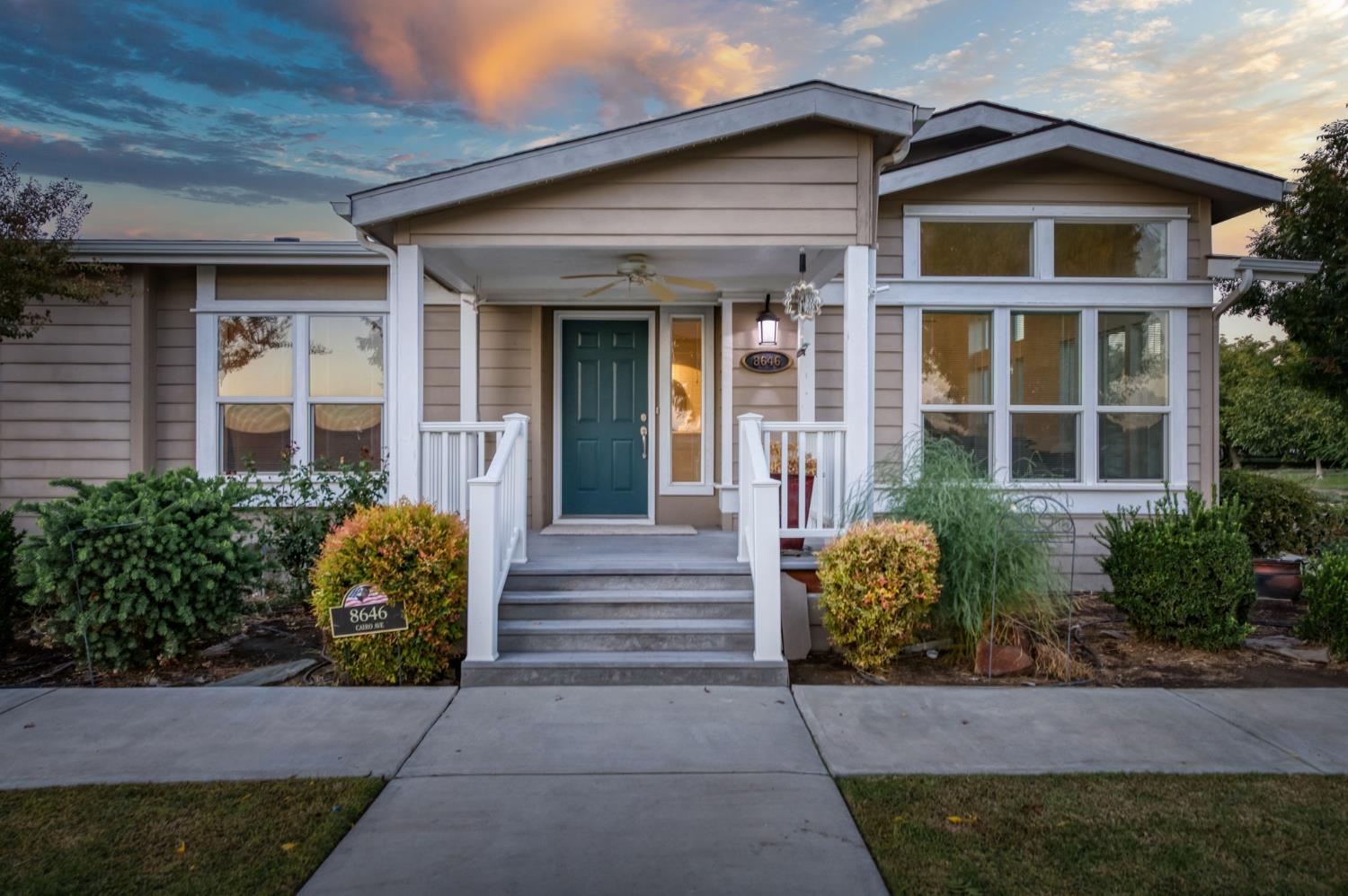 8646 Cairo Avenue Laton, CA 93242 - Photo 4 of 38 front view of a house