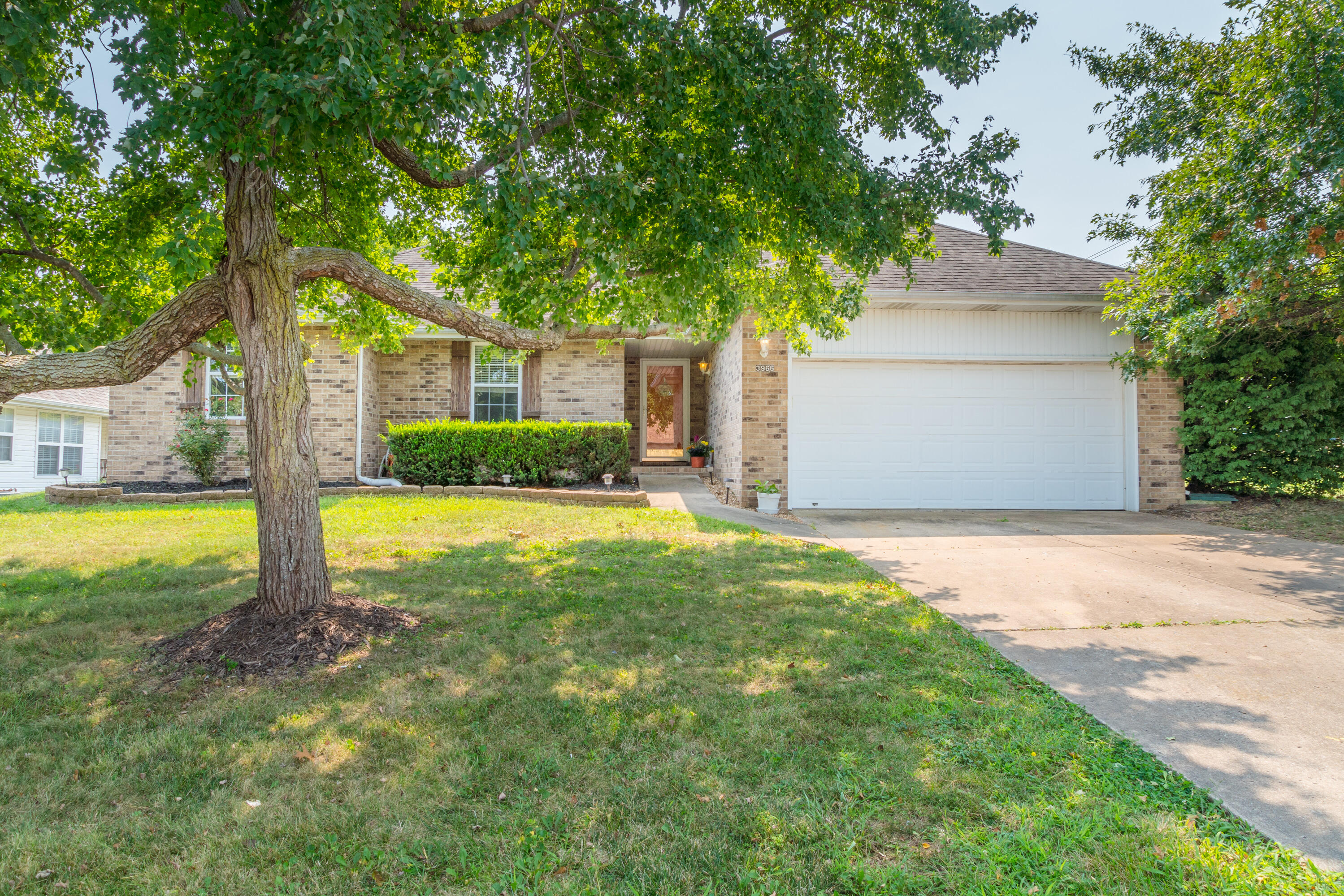 3966 West Lark Street Springfield, MO 65810 - Photo 1 of 1 3966 W. Lark Springfield, Mo