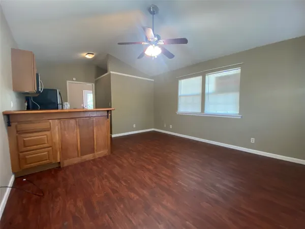 $700 | 2300 Farm To Market 980, Unit E, Huntsville, TX 77320