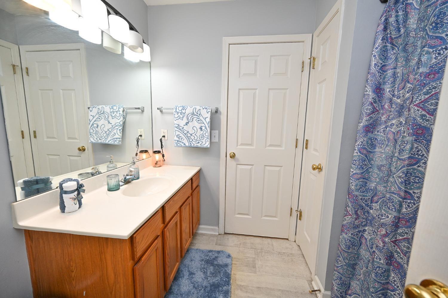 3051 Compton Road Cincinnati, OH 45251 - Photo 19 of 43
