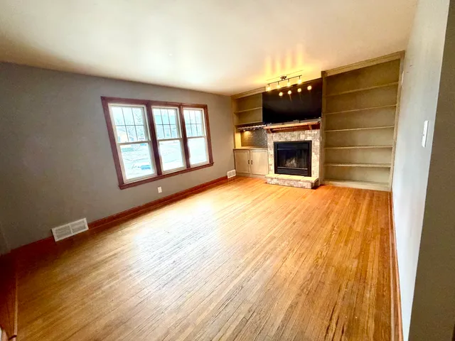 $185,000 | 721 Adams Street, Ottawa, IL 61350