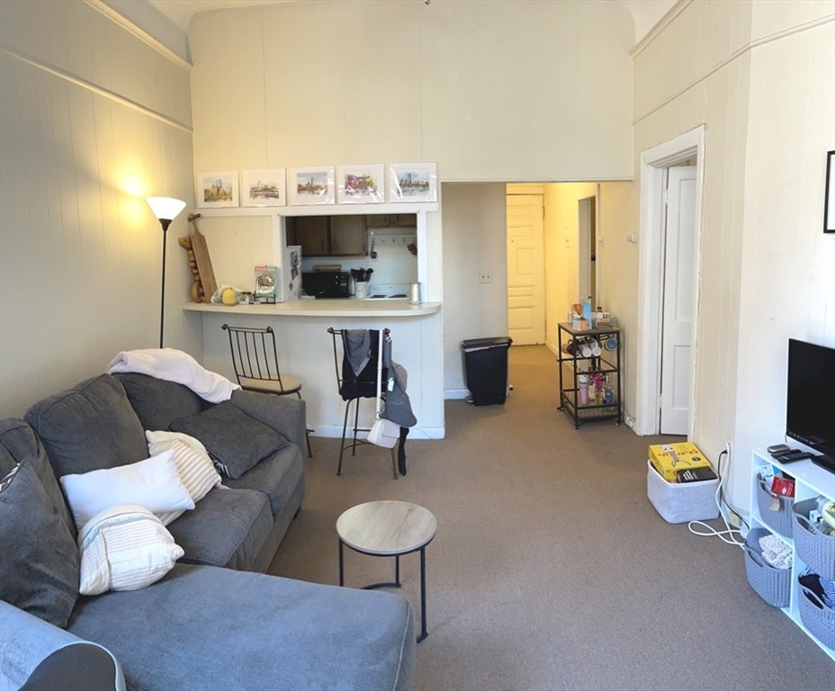 471 Commonwealth Avenue, Unit 2R Boston, MA 02215 - Photo 1 of 8