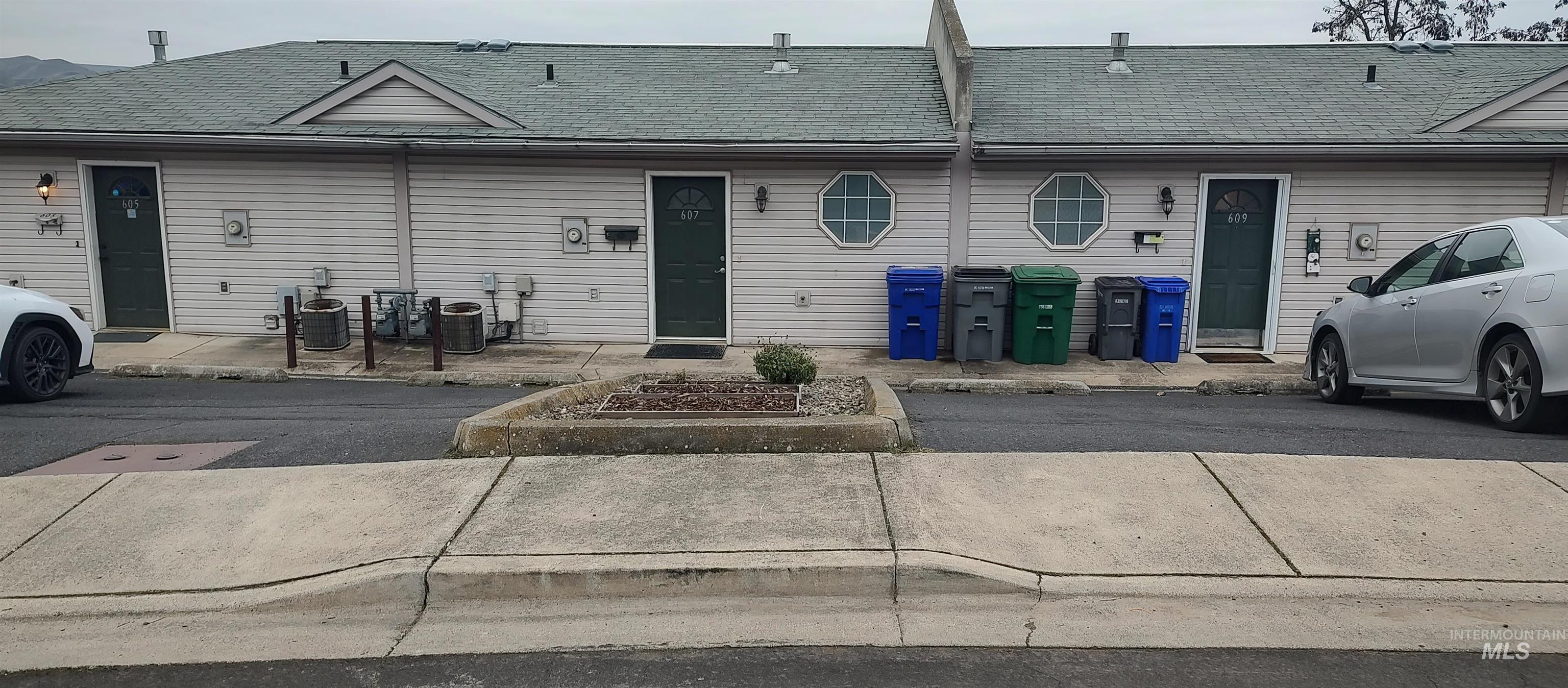 607 Park Street Lewiston, ID 83501 - Photo 2 of 40 Two parking spaces in front of condo. One left and one right of the center landscaped area.