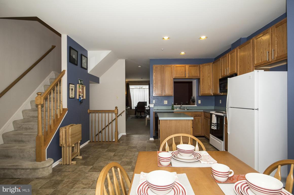 8433 Glad Rivers Row Columbia, MD 21045 - Photo 12 of 29 Kitchen