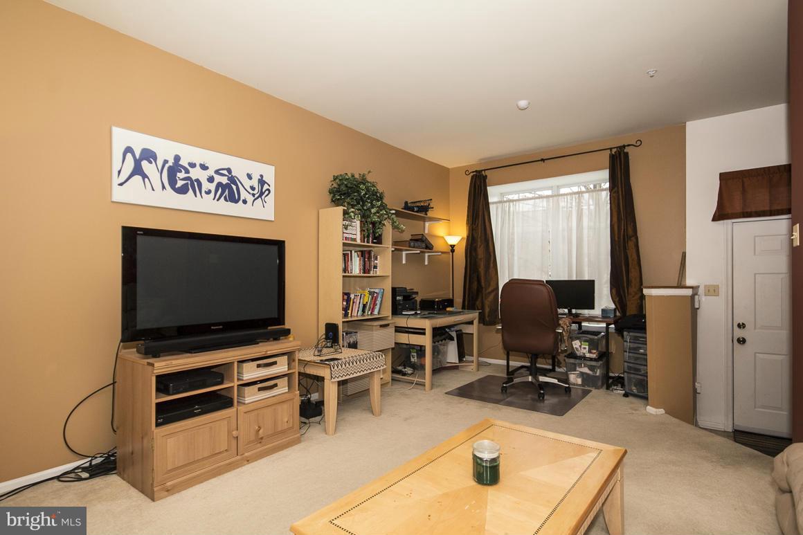 8433 Glad Rivers Row Columbia, MD 21045 - Photo 5 of 29 Family Room