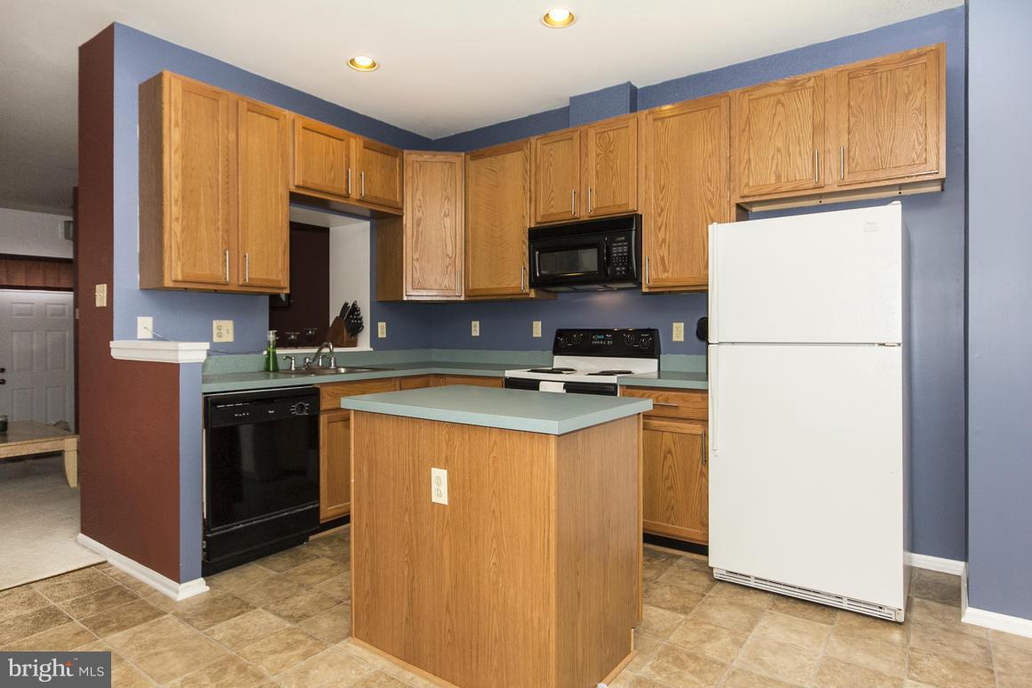 8433 Glad Rivers Row Columbia, MD 21045 - Photo 6 of 29 Kitchen