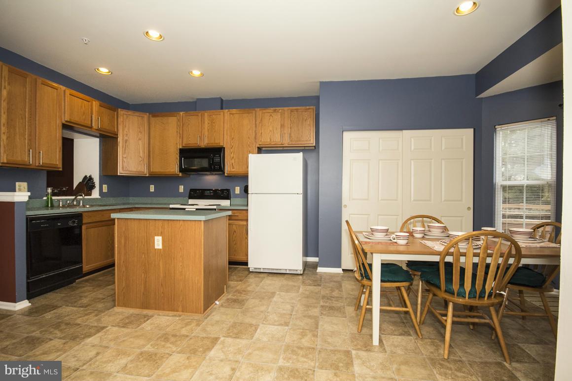 8433 Glad Rivers Row Columbia, MD 21045 - Photo 7 of 29 Kitchen