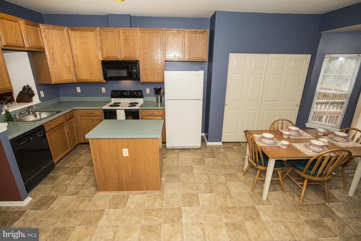 8433 Glad Rivers Row Columbia, MD 21045 - Photo 8 of 29 Kitchen