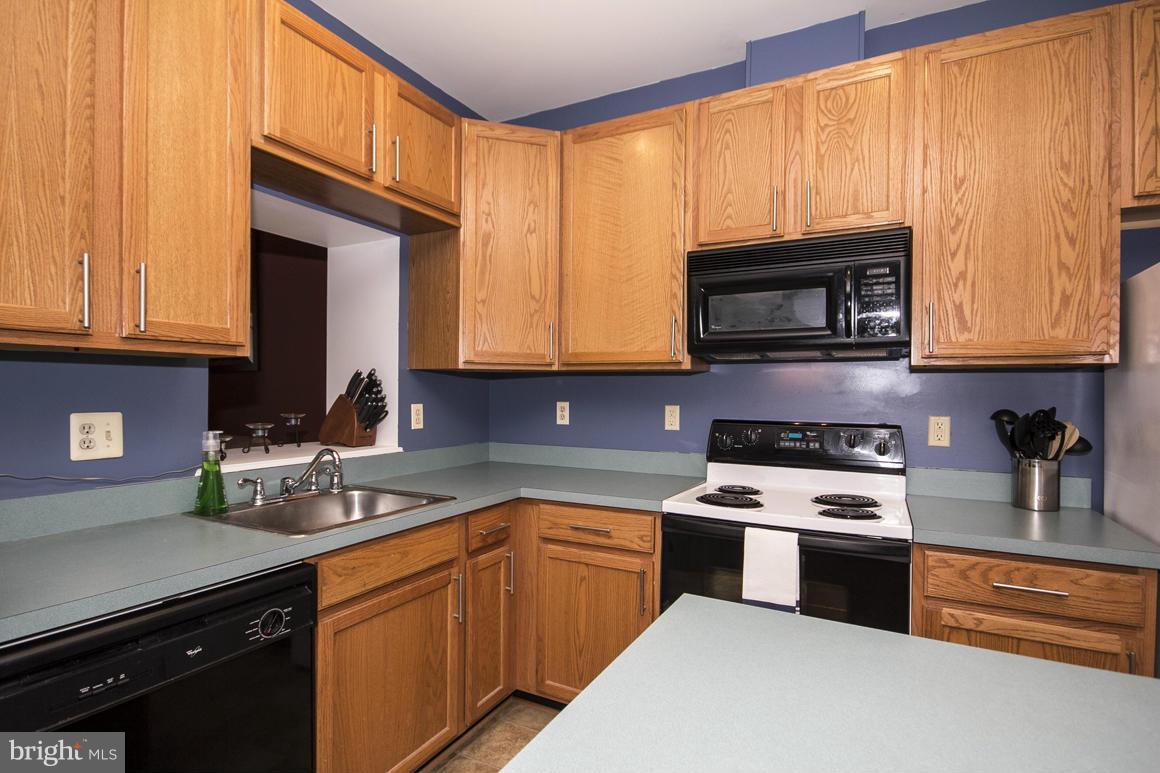8433 Glad Rivers Row Columbia, MD 21045 - Photo 9 of 29 Kitchen