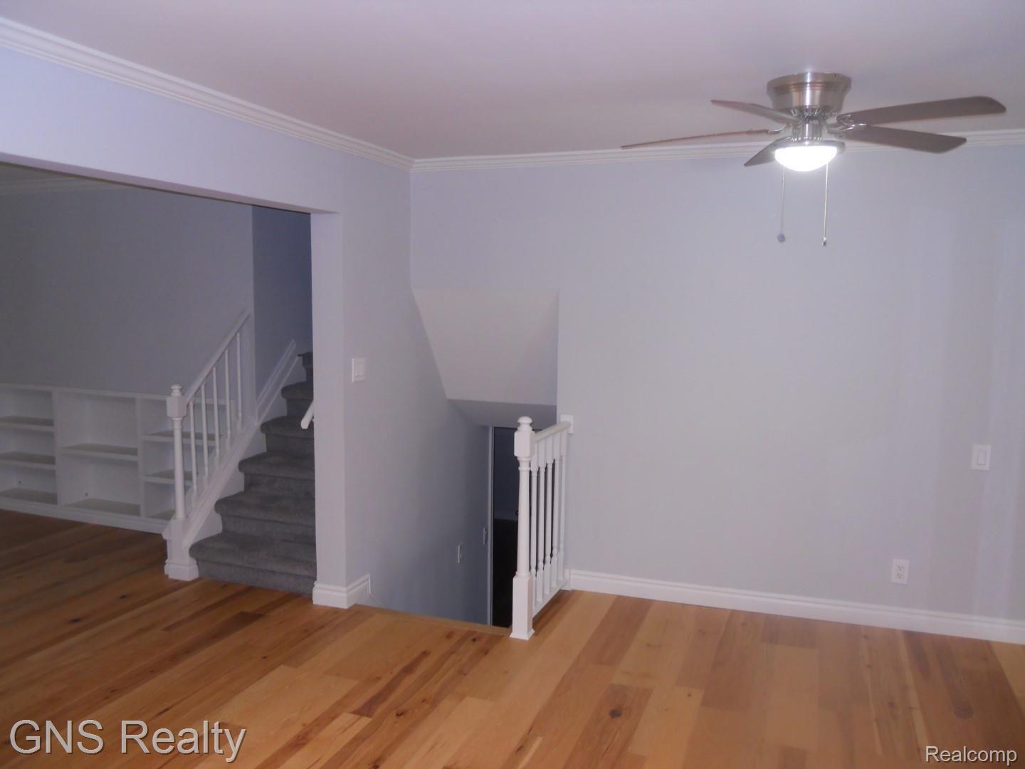 3870 Elmhurst Road Waterford, MI 48328 - Photo 11 of 26 DSCN0027.JPG