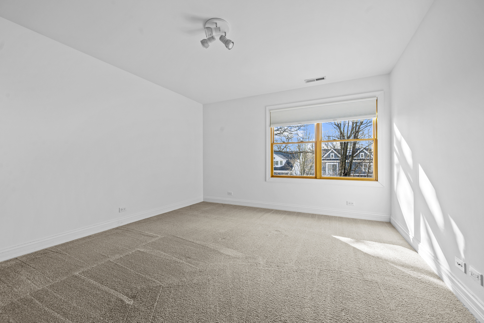 516 Drexel Avenue Glencoe, IL 60022 - Photo 17 of 32 an empty room with windows