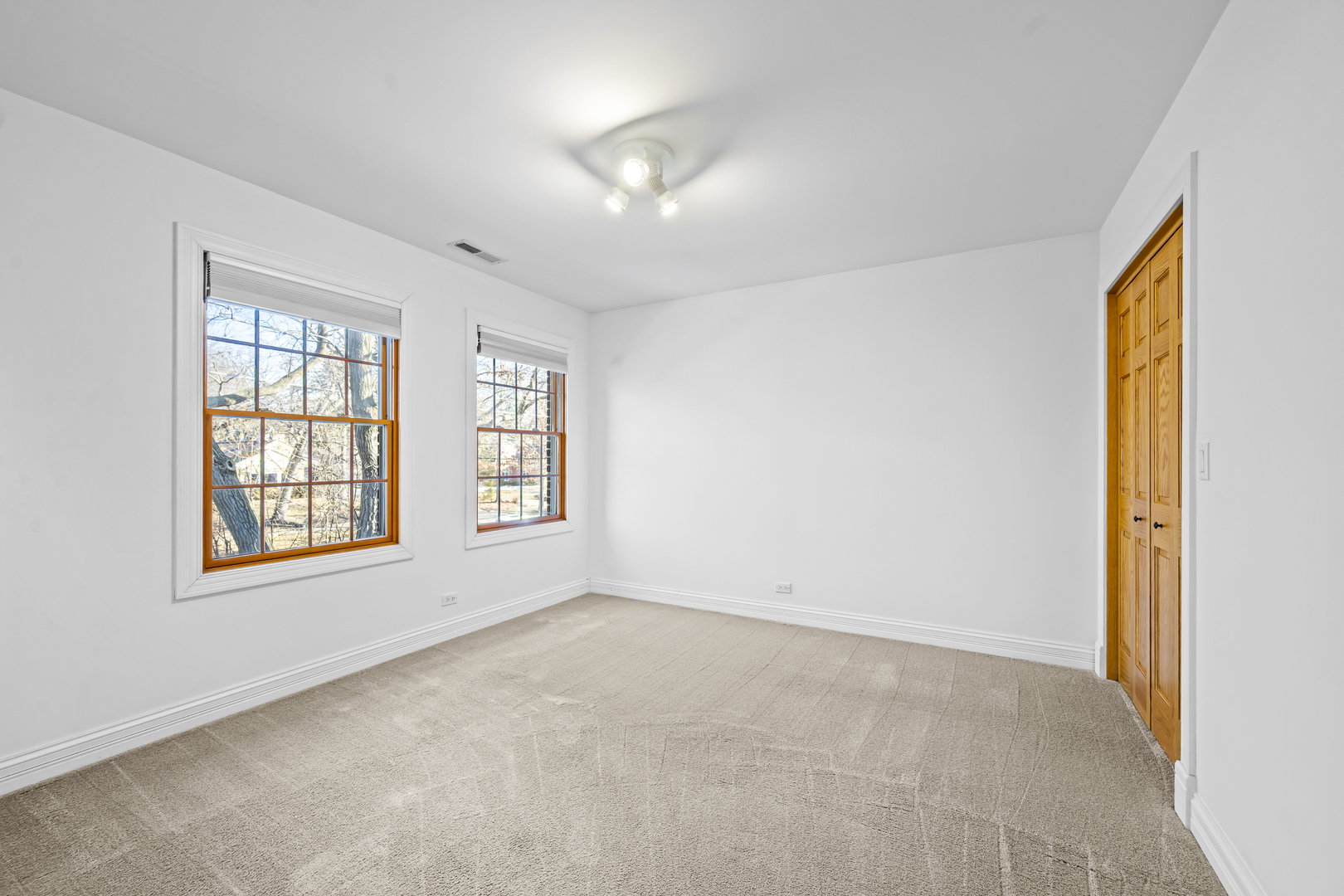 516 Drexel Avenue Glencoe, IL 60022 - Photo 18 of 32 a view of an empty room with a window