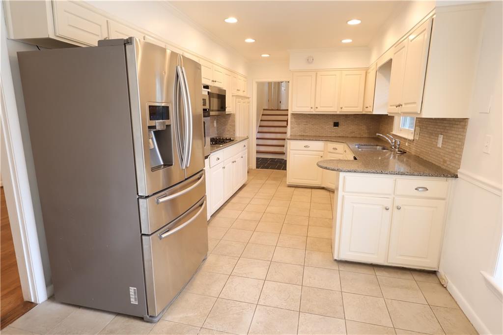 1735 Moonstone Court Decatur, GA 30033 - Photo 3 of 32