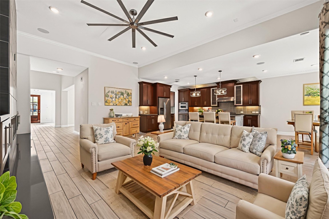 51 Scepter Ridge Sugar Land, TX 77498 - Photo 4 of 46 a living room with furniture