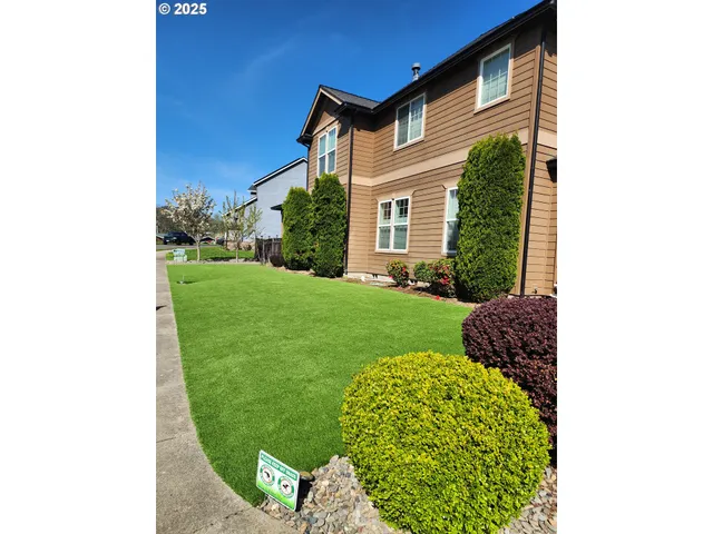 a view of a house with a backyard