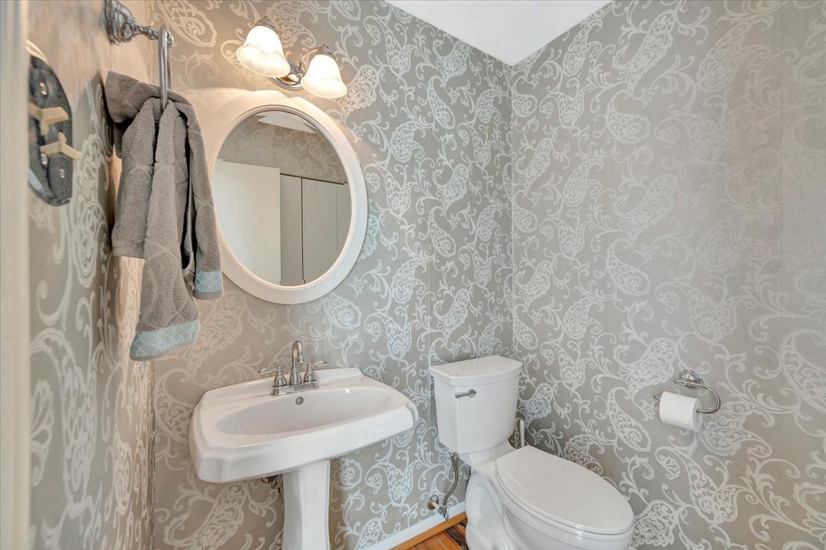 112 Oak Road Clear Lake Shores, TX 77565 - Photo 22 of 41 HALF BATH ON THE MAIN LIVING LEVEL.
