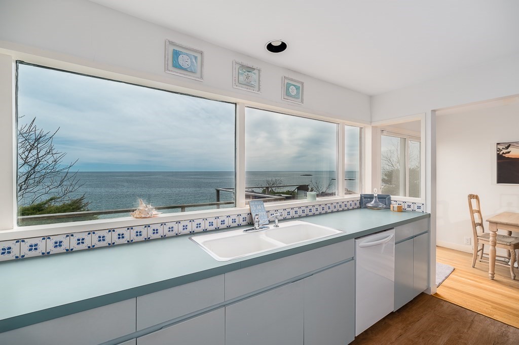 17 Eaglehead Road Manchester, MA 01944 - Photo 14 of 42