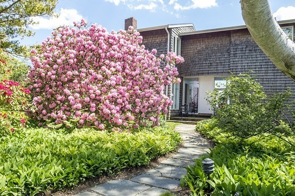 17 Eaglehead Road Manchester, MA 01944 - Photo 4 of 42