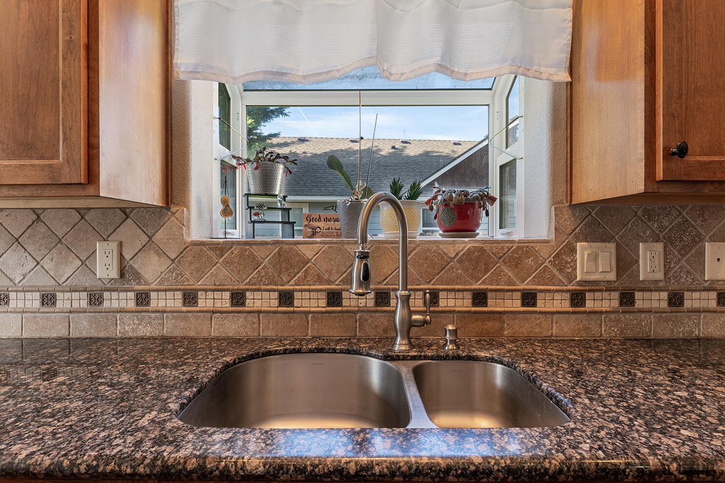 72 Pineridge Lane Eagle Point, OR 97524 - Photo 15 of 34 a sink with window