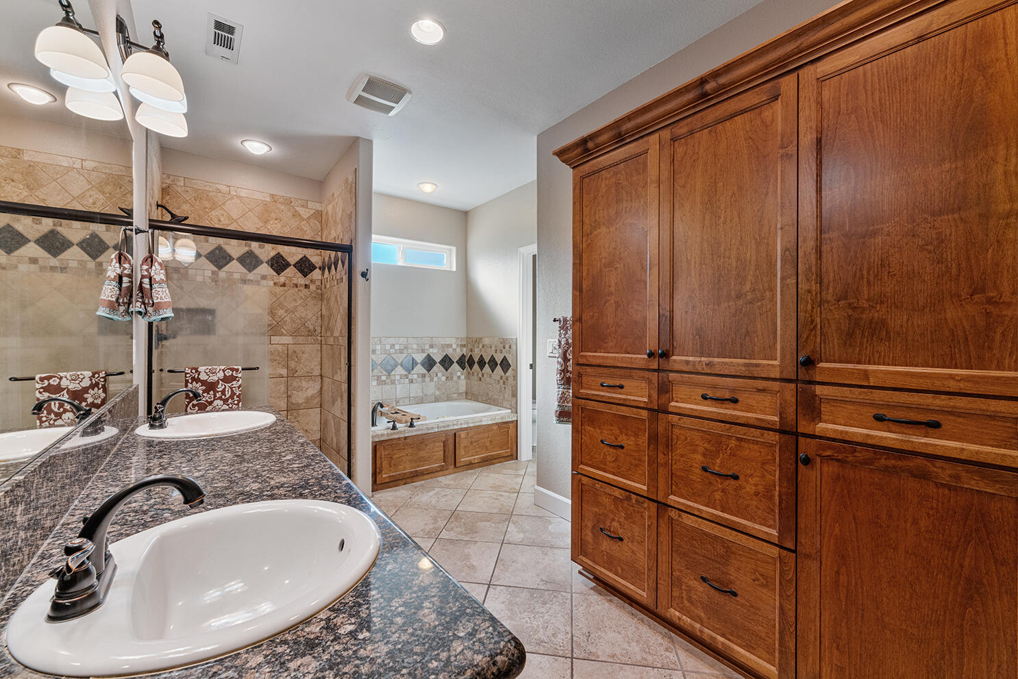 72 Pineridge Lane Eagle Point, OR 97524 - Photo 20 of 34 a bathroom with a sink and a mirror