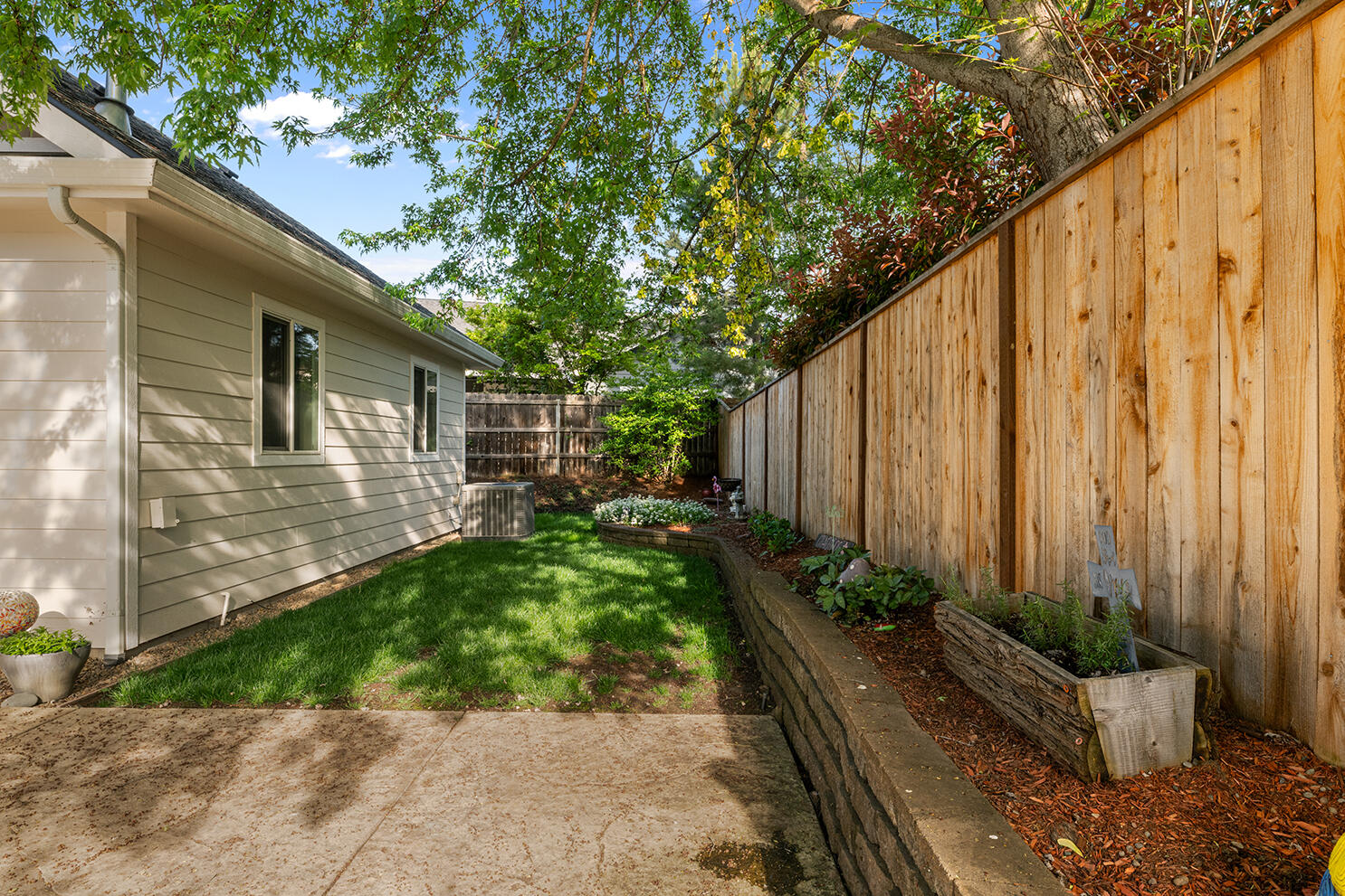72 Pineridge Lane Eagle Point, OR 97524 - Photo 31 of 34 a backyard of a house with lots of green space