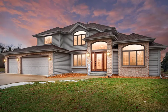 $560,000 | 3504 Canada Goose Crossing, Racine, WI 53403