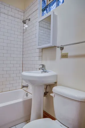 $4,995 | 3722 North Fremont Street, Unit 2, Chicago, IL 60613