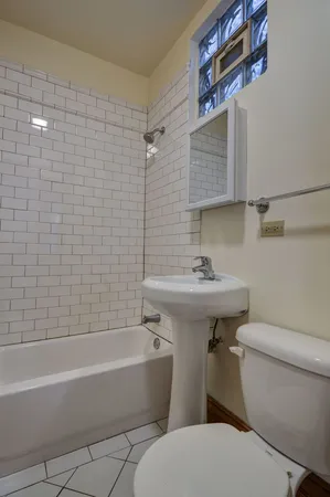 $4,995 | 3722 North Fremont Street, Unit 2, Chicago, IL 60613