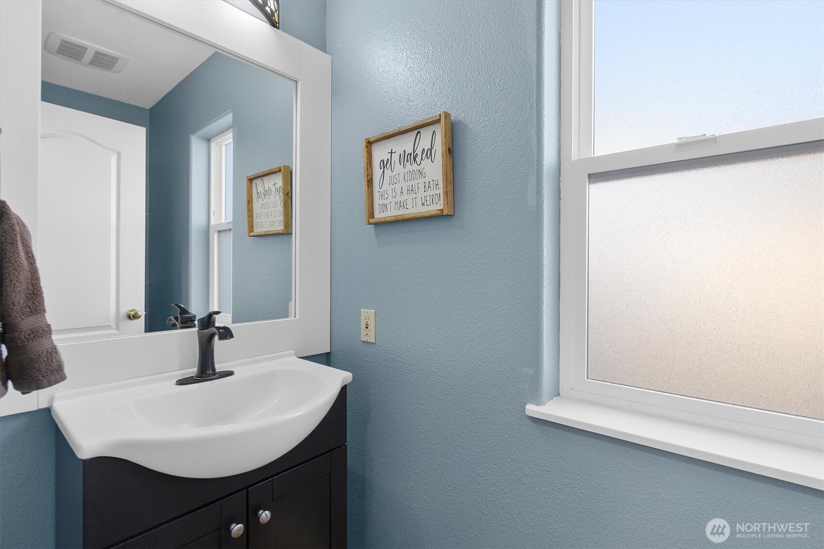 132 Lone Oak Road Longview, WA 98632 - Photo 16 of 40 a bathroom with a sink and a mirror