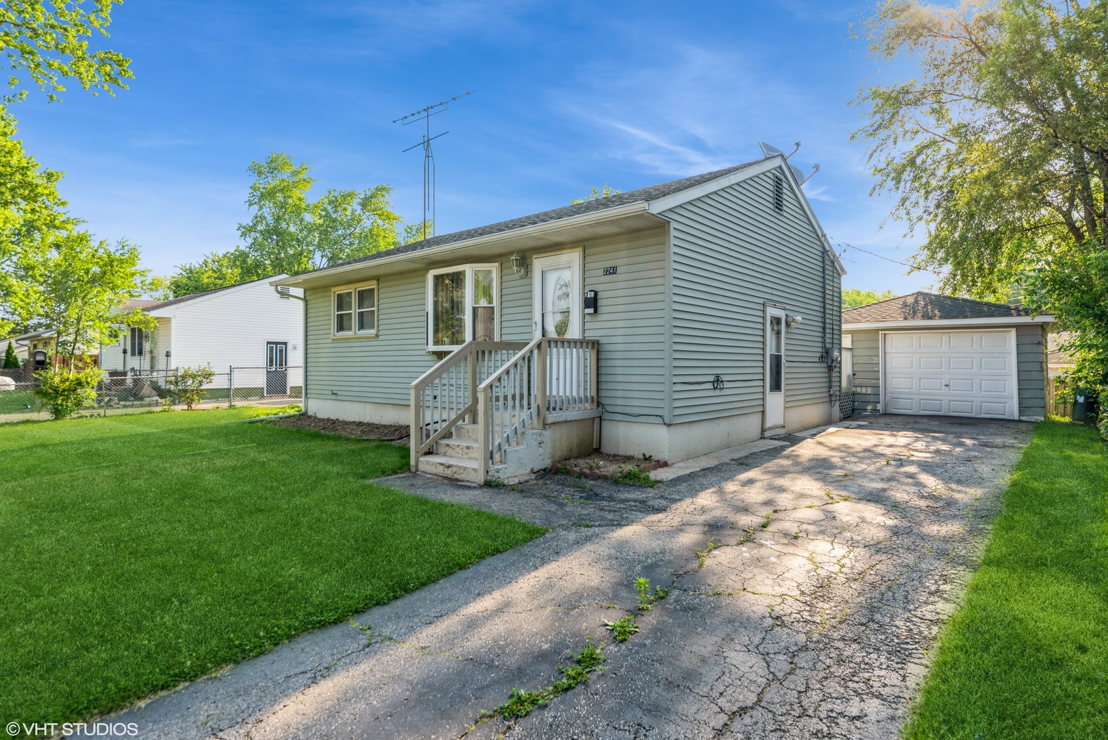 2241 Shawnee Road Waukegan, IL 60087 - Photo 2 of 11 Gallery Image 2
