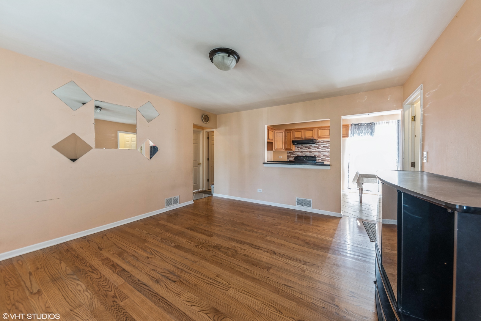 2241 Shawnee Road Waukegan, IL 60087 - Photo 3 of 11 Gallery Image 3