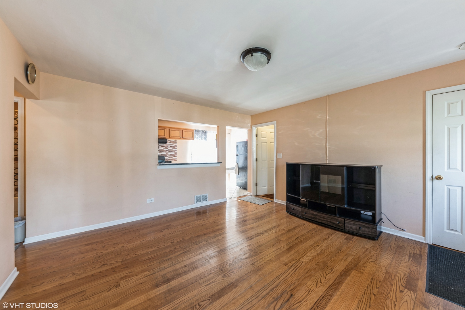 2241 Shawnee Road Waukegan, IL 60087 - Photo 4 of 11 Gallery Image 4