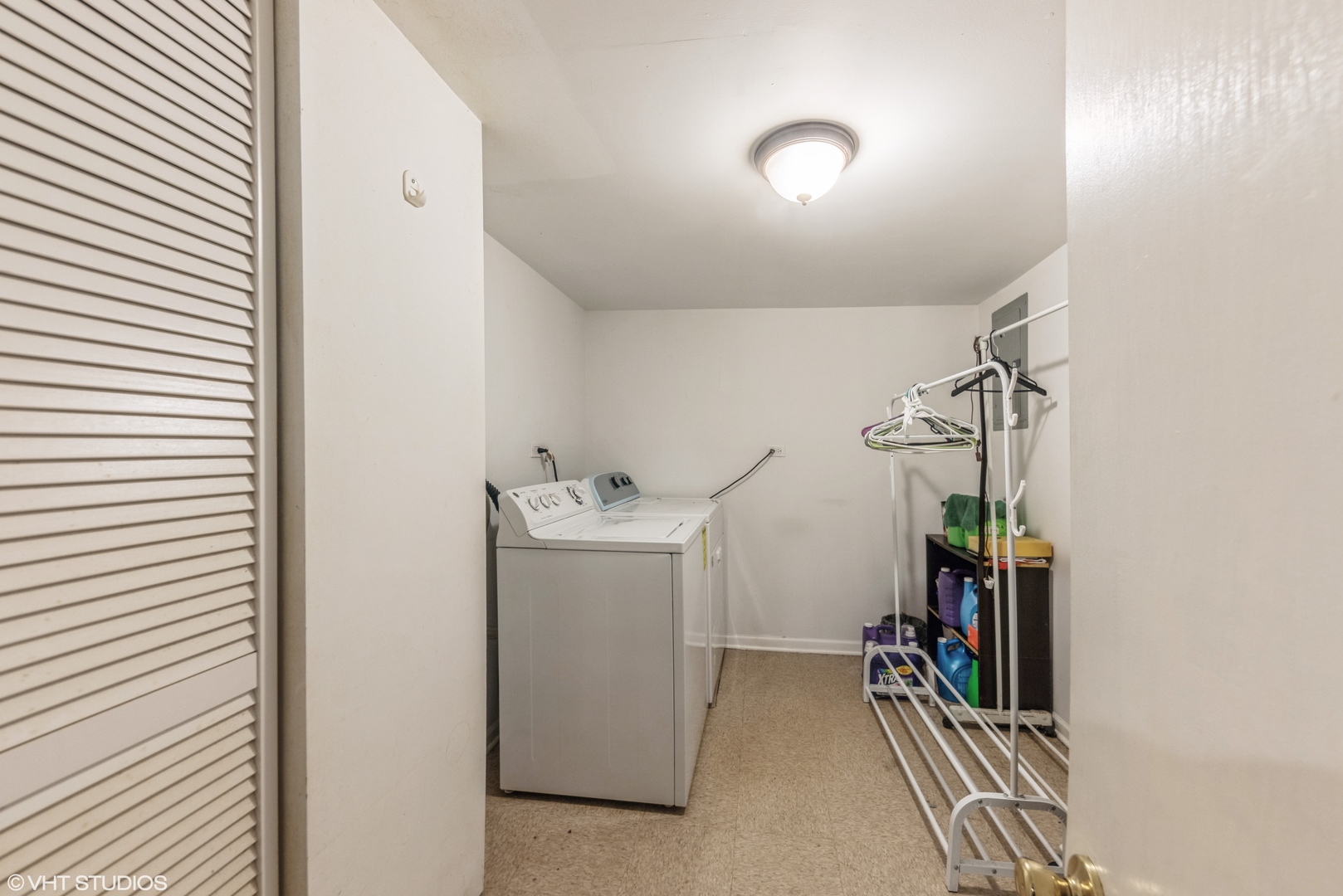 2241 Shawnee Road Waukegan, IL 60087 - Photo 8 of 11 Gallery Image 8