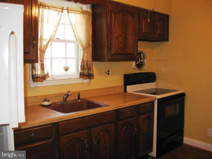 23 Cedarhill Road Randallstown, MD 21133 - Photo 4 of 10 Kitchen