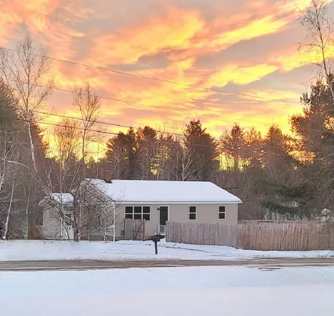 $279,900 | 127 Meadow Lane, Farmington, ME 04938