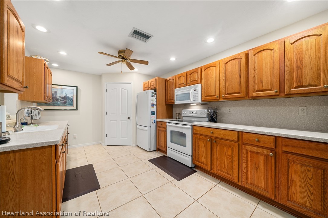 841 Racoon Lane Lorida, FL 33857 - Photo 11 of 46