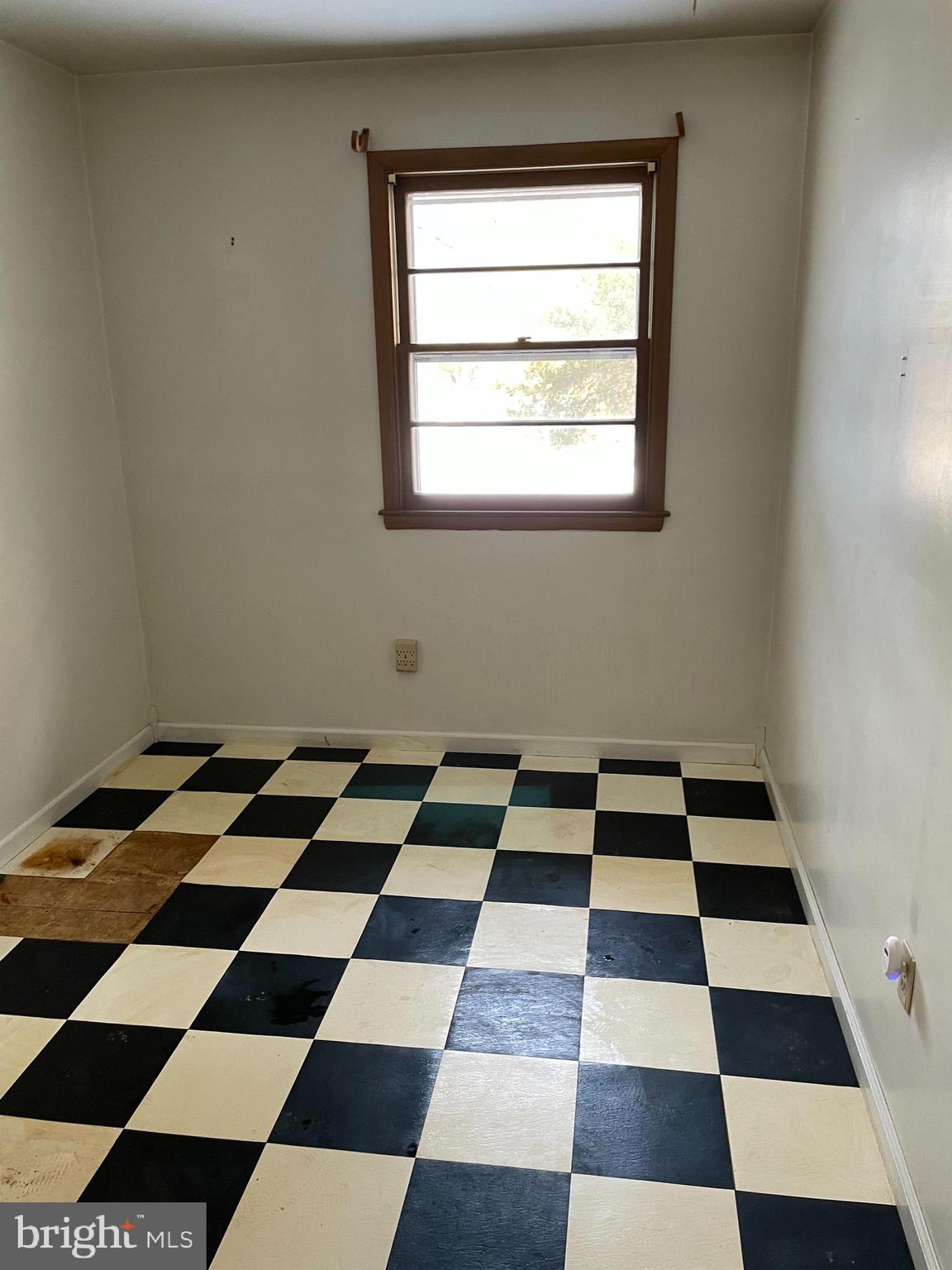 60 Ridge Road Gettysburg, PA 17325 - Photo 26 of 41 a black and white checkered floor
