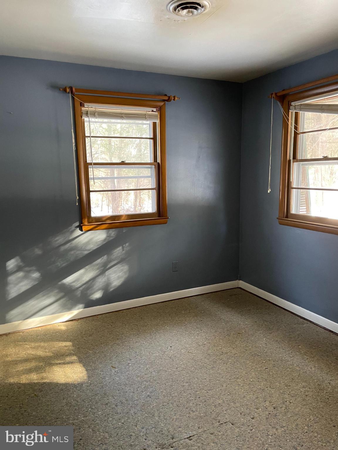 60 Ridge Road Gettysburg, PA 17325 - Photo 27 of 41 an empty room with a window