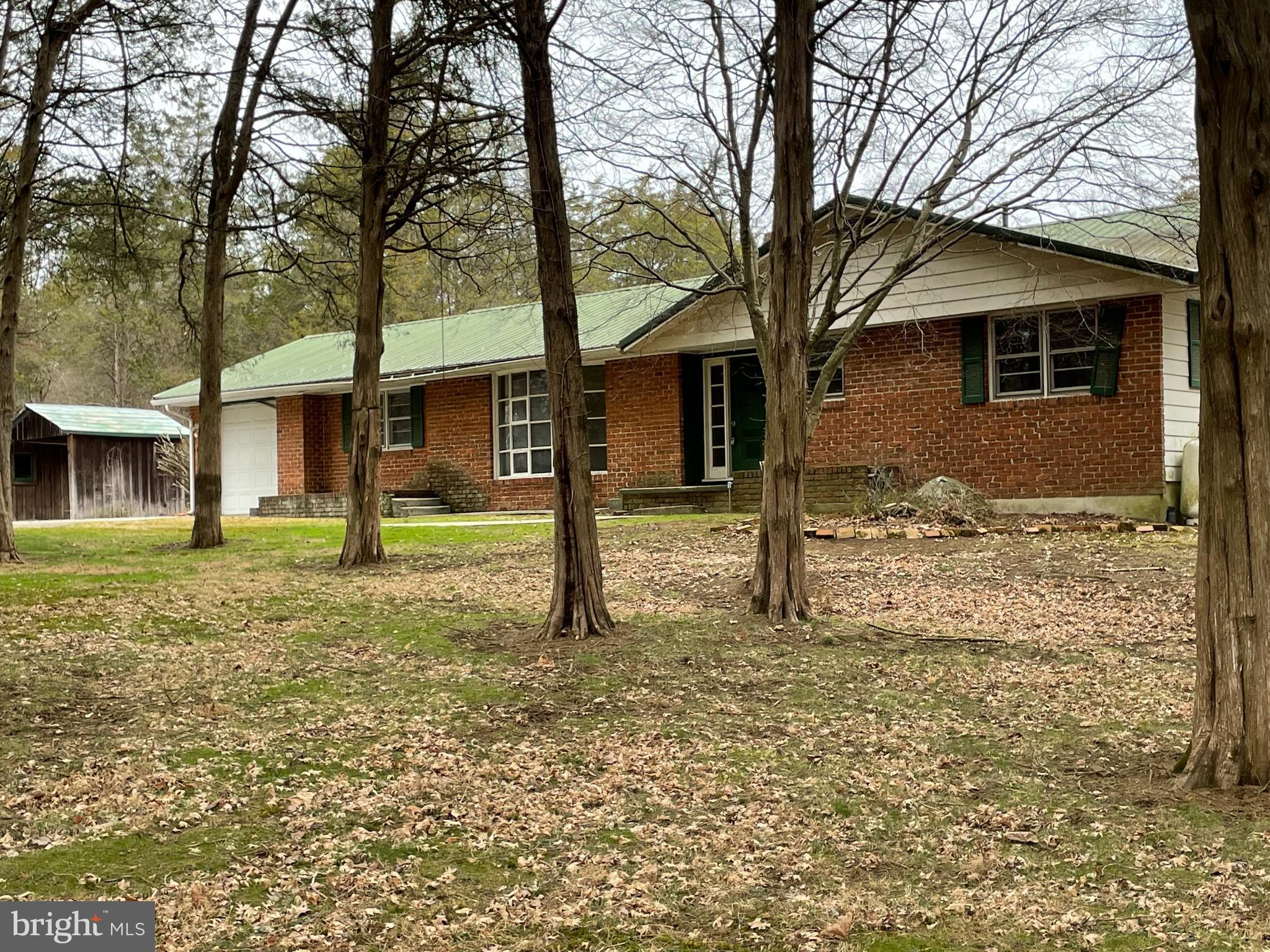 60 Ridge Road Gettysburg, PA 17325 - Photo 40 of 41 a backyard of a house with lots of green space