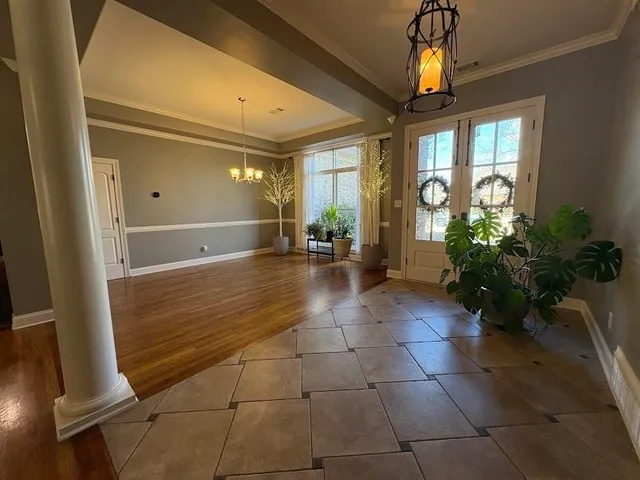 a view of livingroom with furniture