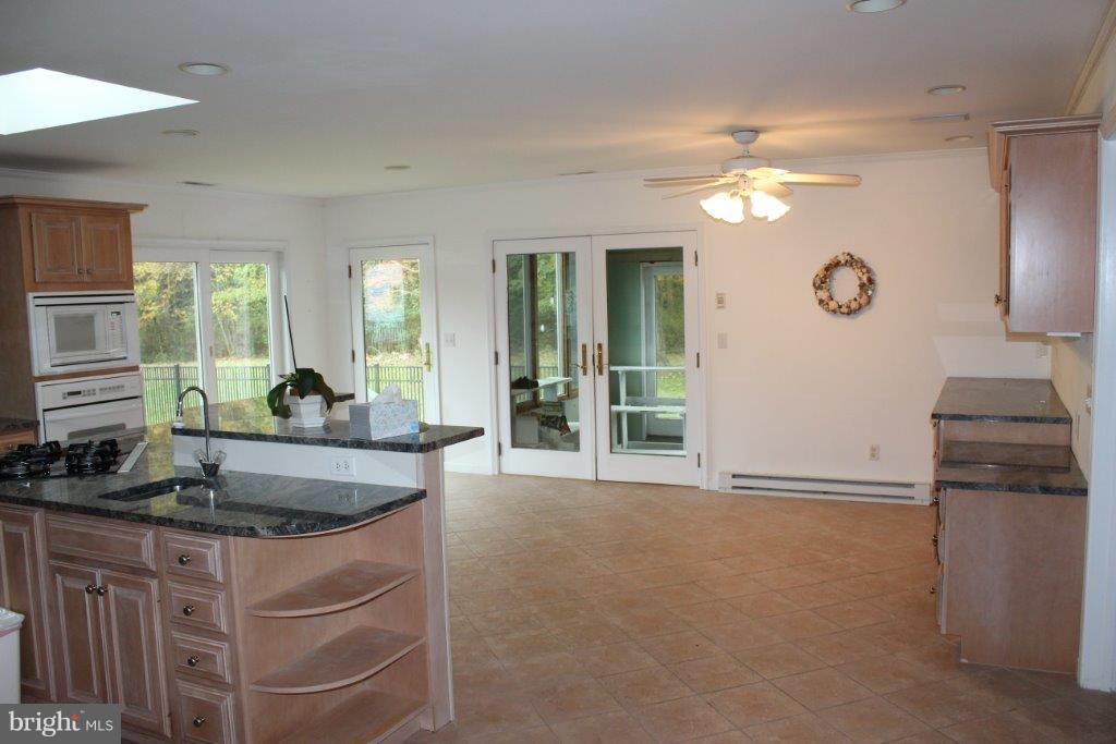 3139 Chancellor Point Road Trappe, MD 21673 - Photo 9 of 16 Kitchen and breakfast area