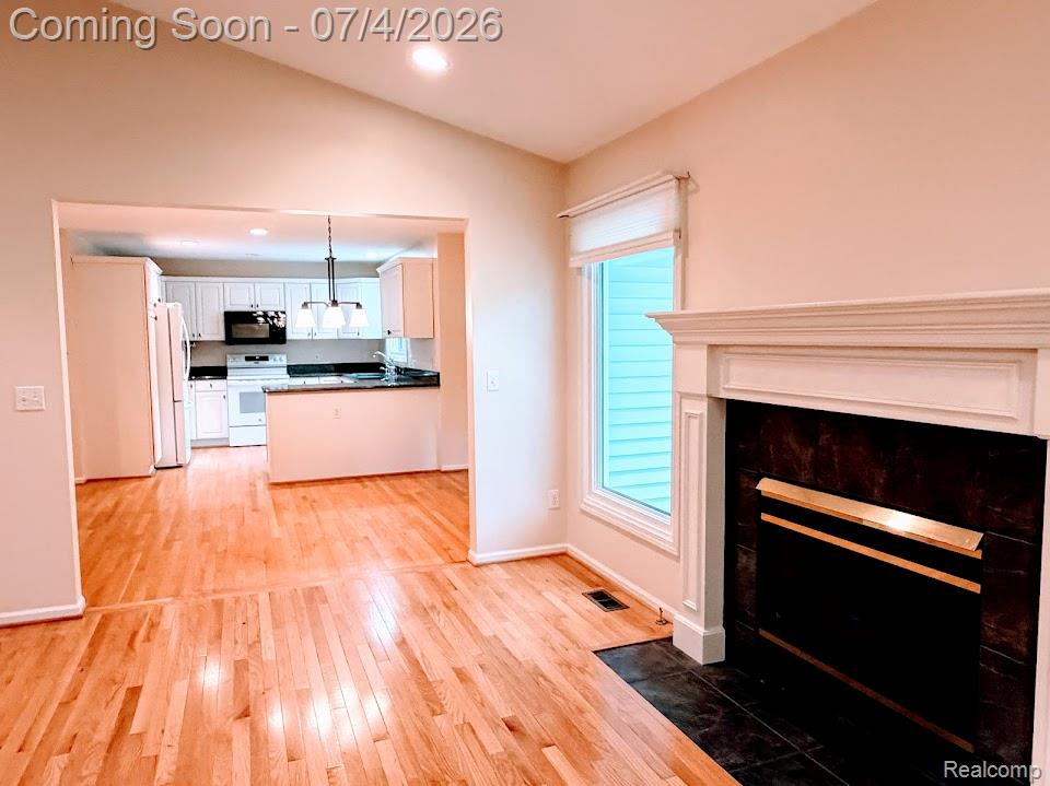 10928 Sunny Ridge Court Pinckney, MI 48169 - Photo 12 of 40 IMG_2513.jpg