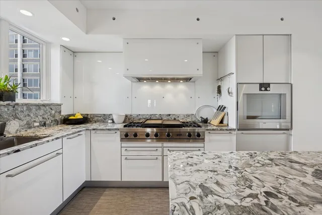 $985,000 | 707 West Jr Terrace, Unit 10, Chicago, IL 60613