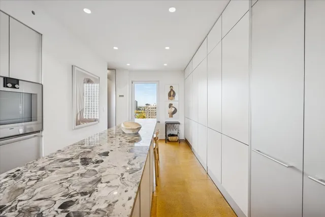 $985,000 | 707 West Jr Terrace, Unit 10, Chicago, IL 60613